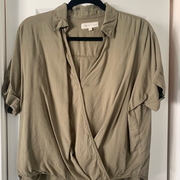 Lou & Grey Top size M army green color high low cut - Picture 2 of 2